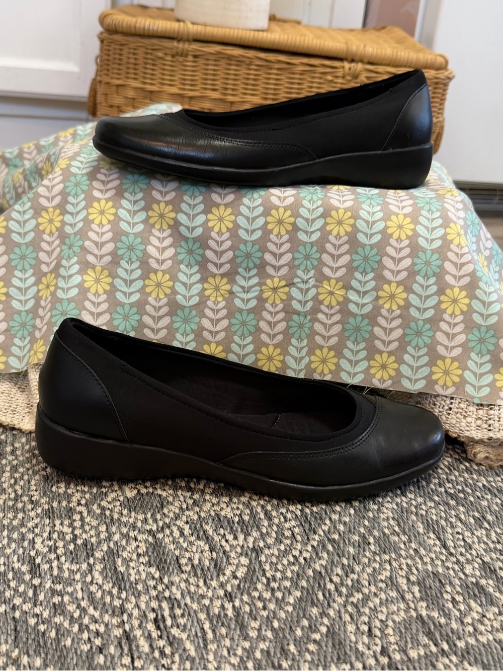 Cobbie Cuddlers Eleanor black leather slip-on flats 9W Women's Comfort Loafers